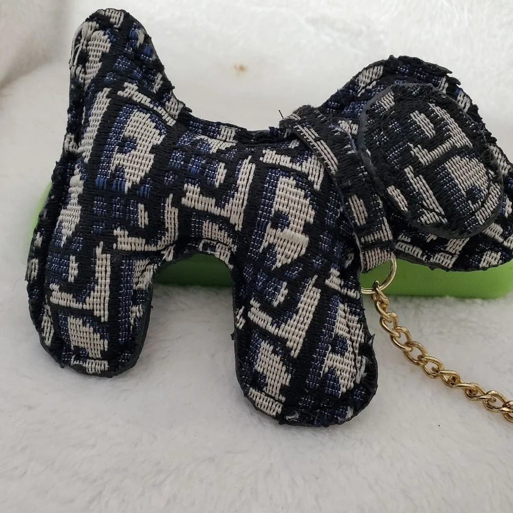 Here Doggie Doggie 🐶 Unbranded Dog Keychain One Size Black White
